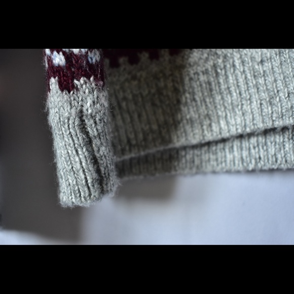 Sweater - Picture 4 of 9